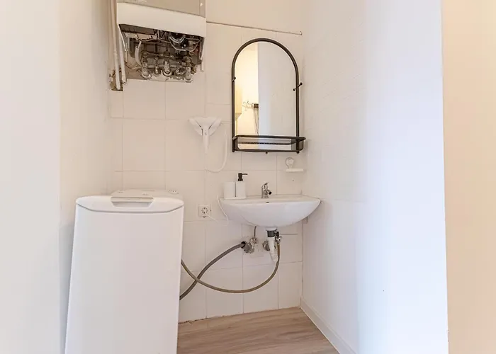 Stylish 2br Garden & Contemporary Amenitie *
