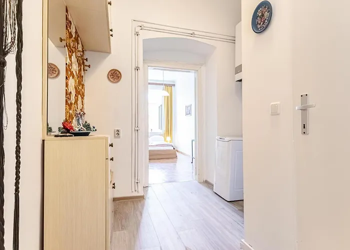 Stylish 2br Garden & Contemporary Amenitie Daire Viyana
