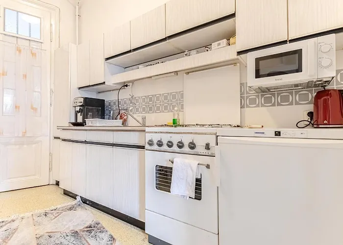 Stylish 2br Garden & Contemporary Amenitie Daire