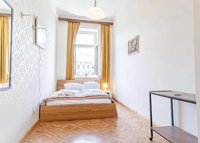 Daire Stylish 2br Garden & Contemporary Amenitie *