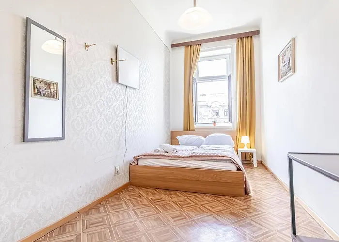 Stylish 2br Garden & Contemporary Amenitie *