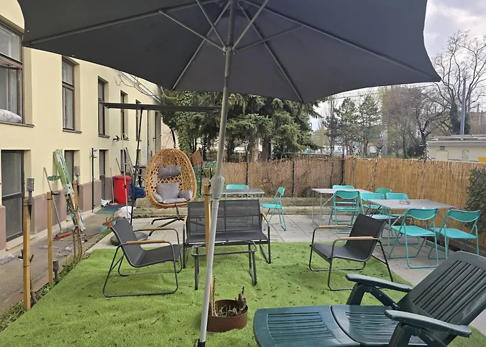 Stylish 2br Garden & Contemporary Amenitie *